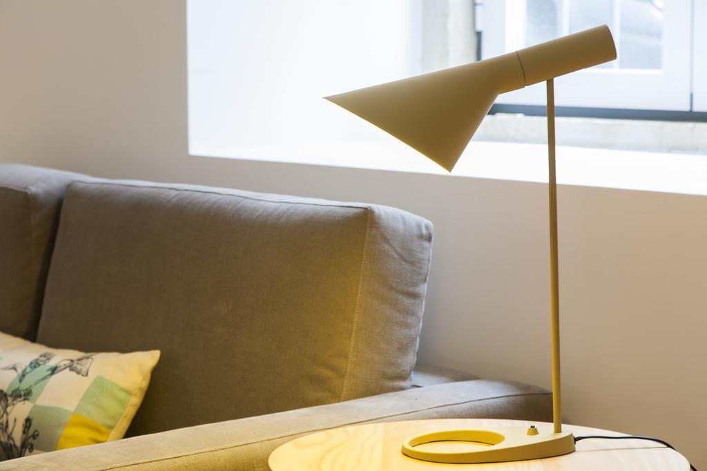 Joivy Cosy 1-Bed Flat With Workspace In Santa Catarina, Moments From Luis De Camoes Sq Lisboa Værelse billede