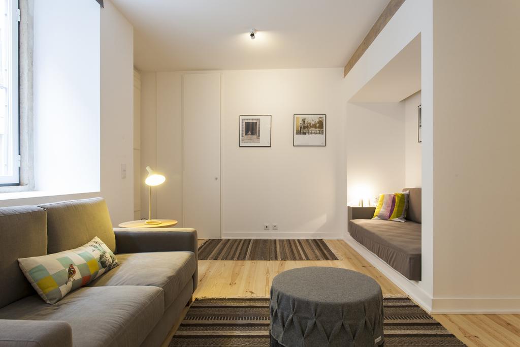 Joivy Cosy 1-Bed Flat With Workspace In Santa Catarina, Moments From Luis De Camoes Sq Lisboa Værelse billede